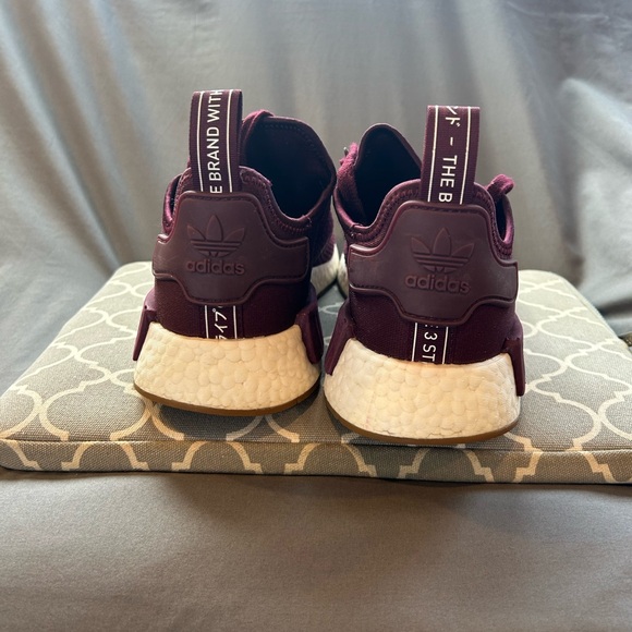 Adidas NMD R1 ”Maroon / Gum” - Picture 12 of 13